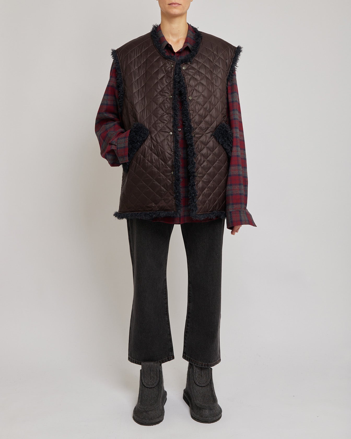 カカオ&ネイビー リバーシブル ノースリーブ キルティング フェイクファー ベスト