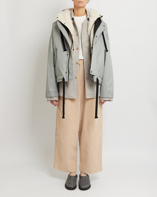 グレーのオーバーサイズフード付きジャケット