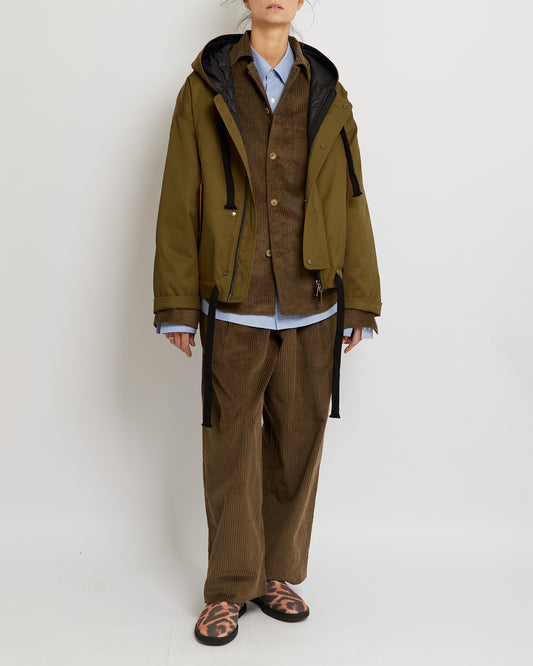 ゴールデンカーキのオーバーサイズフード付きジャケット