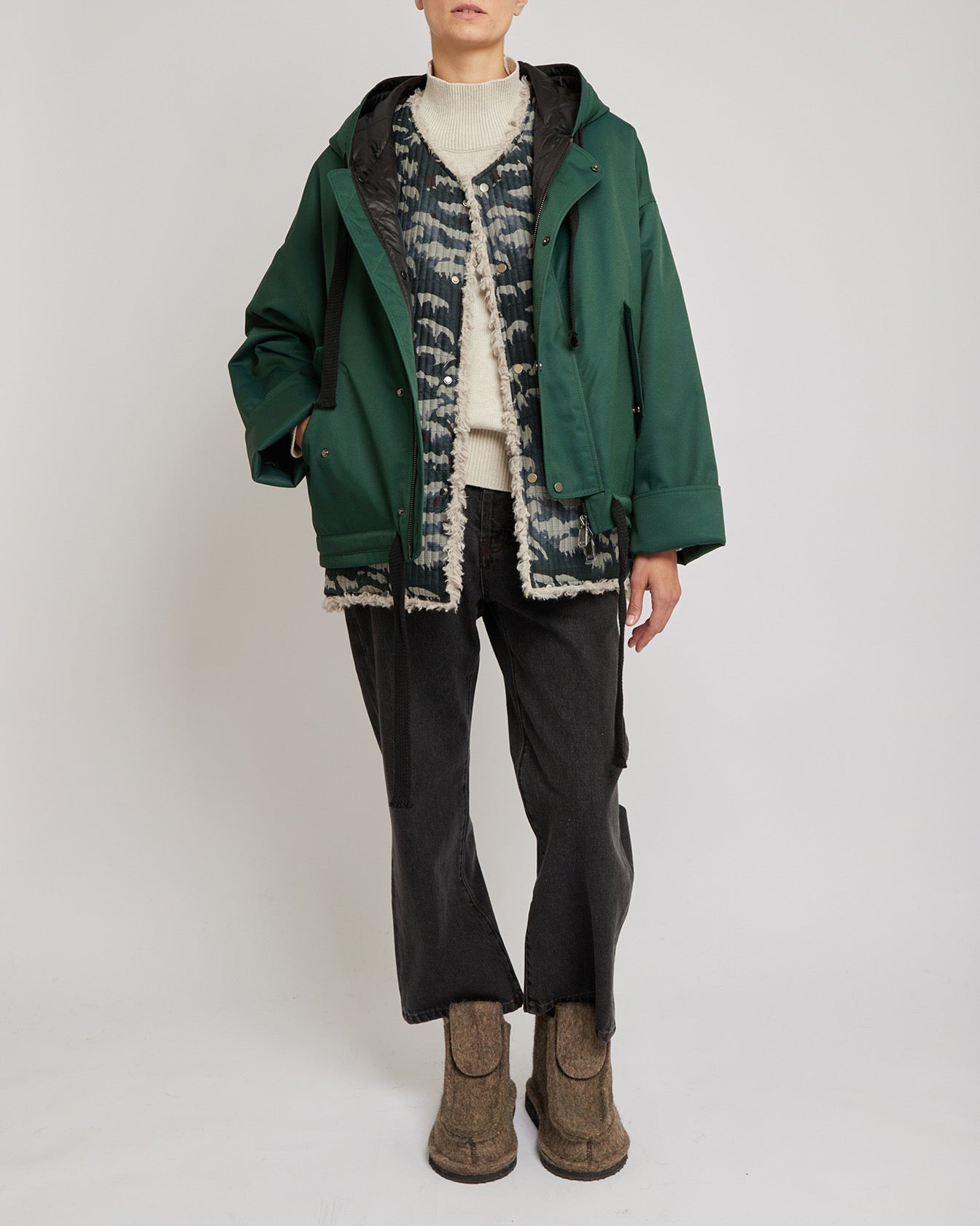パイングリーンのオーバーサイズフード付きジャケット
