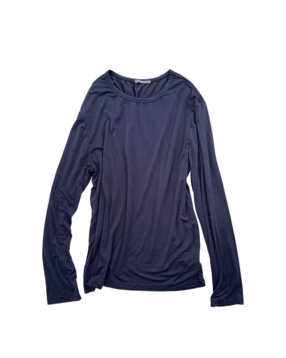 スモーキーネイビーのロングスリーブトップス