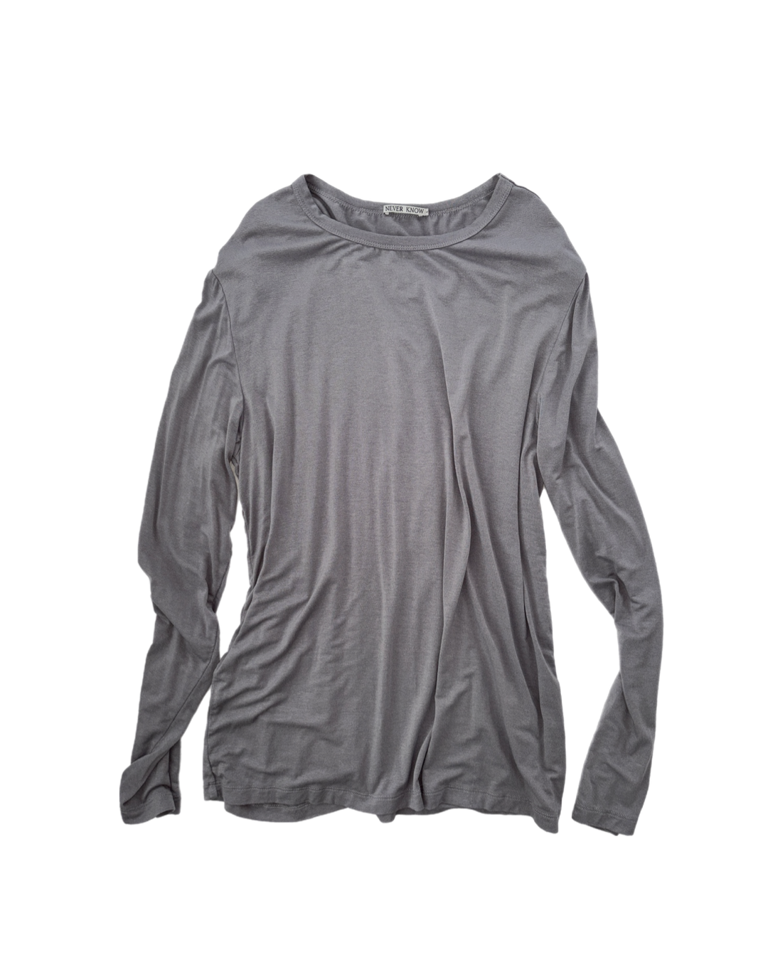 シルバーグレーの長袖トップス