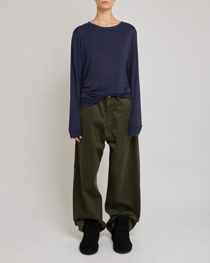 スモーキーネイビーのロングスリーブトップス