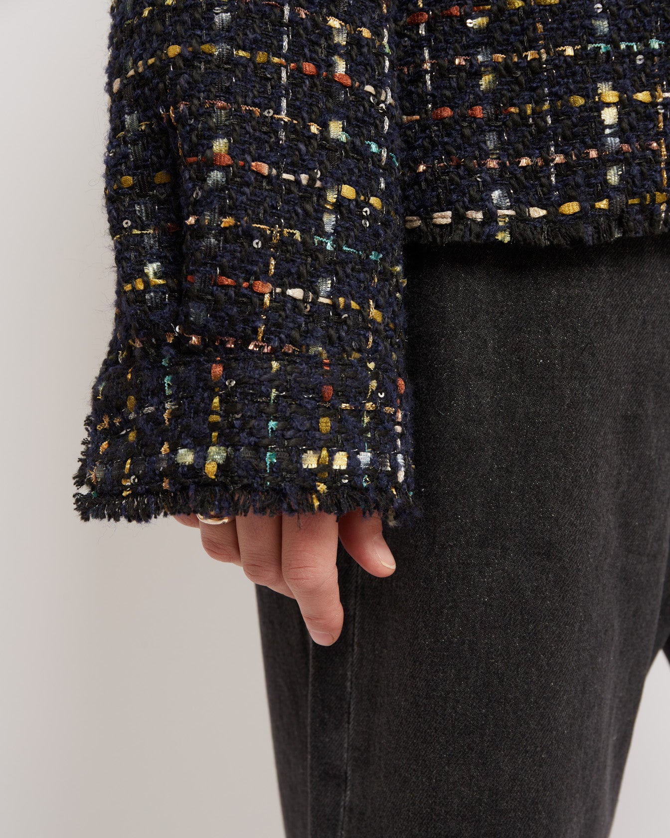 スパークルダークネイビーのオーバーサイズローカットツイードシャツ