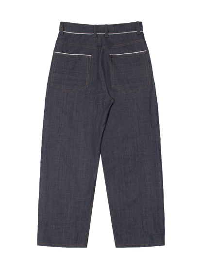 ダークネイビーのベルト付きプリーツパンツ