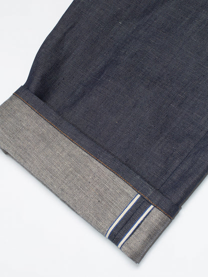 ダークネイビーのベルト付きプリーツパンツ